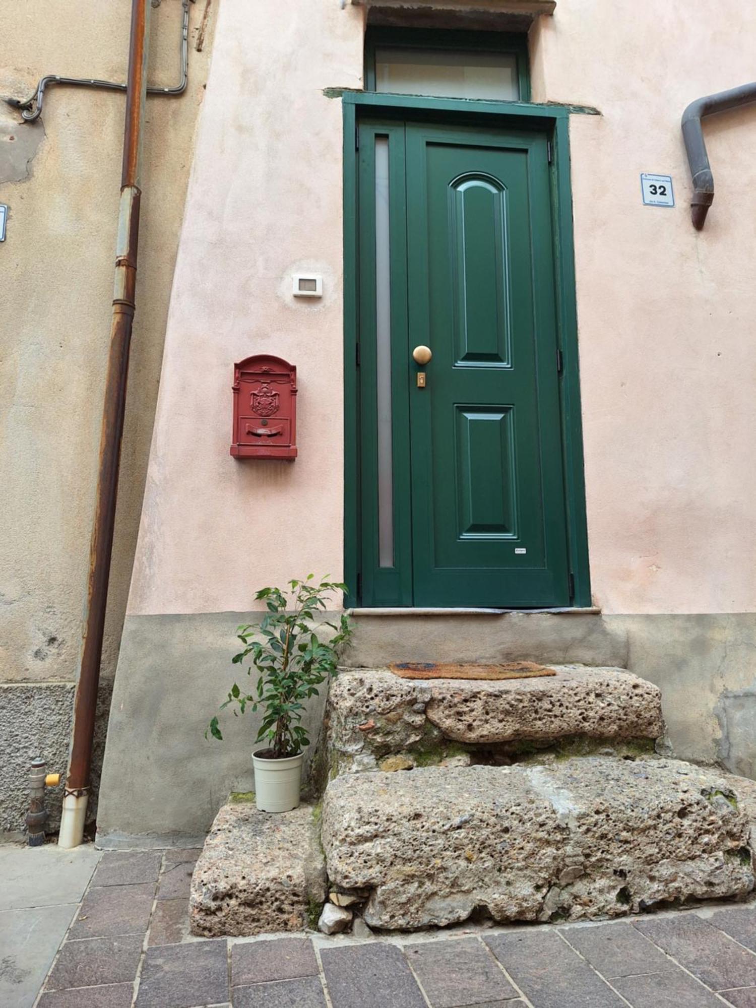 Ferienwohnung Casa Iris Cisano sul Neva Exterior foto